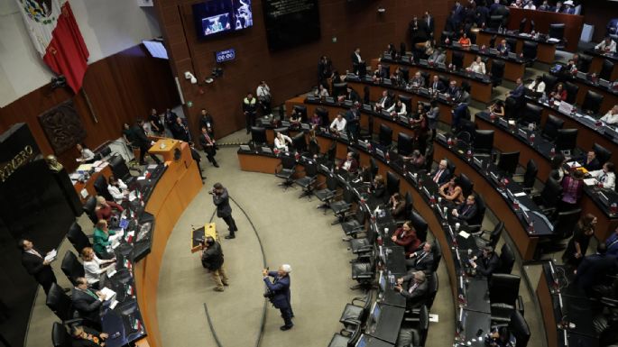 Miembros de la asociación Recap se manifiestan en el Senado contra toma de protesta de juzgadores