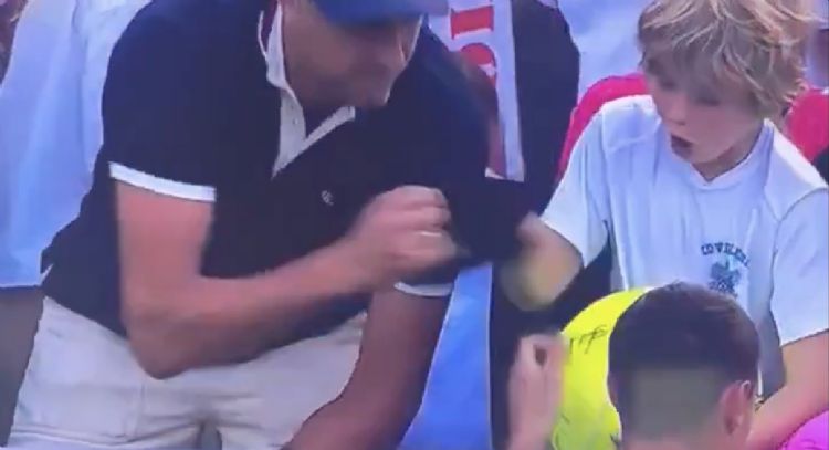 Empresario arrebata a un niño la gorra que le regaló el tenista Kamil Majchrzak en el US Open