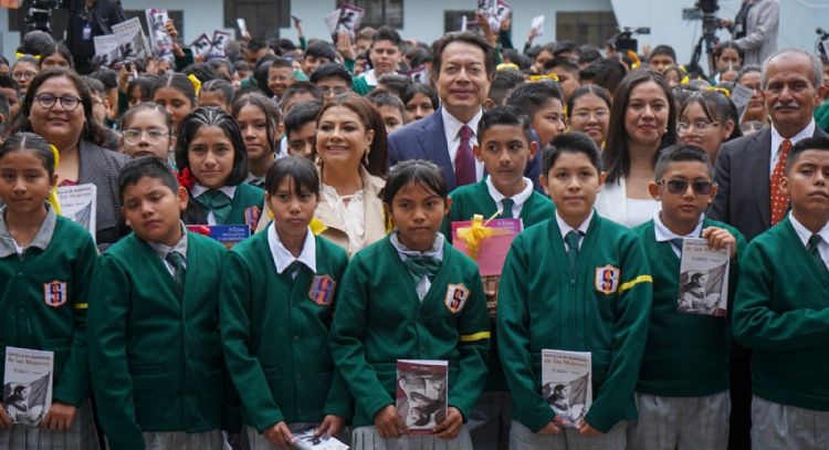 Inicia entrega de 6 millones de Cartillas de las Mujeres a estudiantes de secundaria