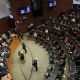 Miembros de la asociación Recap se manifiestan en el Senado contra toma de protesta de juzgadores