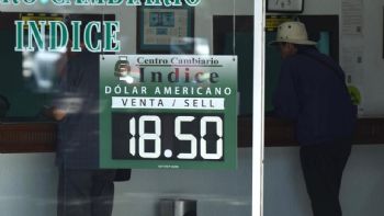 Peso arranca con ligera ganancia, tras datos en Estados Unidos y aranceles de México