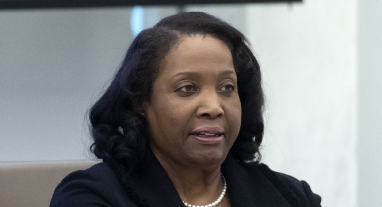 Revés a Trump: tribunal decide que Lisa Cook puede seguir como gobernadora de la Fed