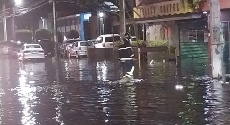 Estragos en cuatro alcaldías de CDMX por las lluvias en noche y madrugada