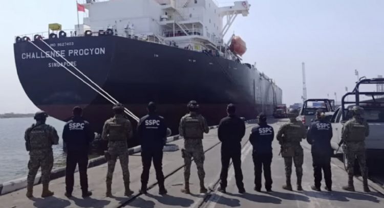 Contralmirante acusado de huachicol fiscal frena orden de arresto en su contra