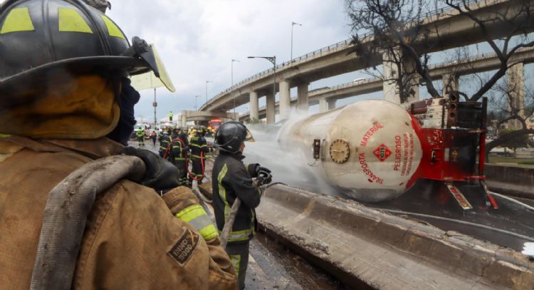 CDMX pone a disposición número telefónico para localizar a afectados por la explosión de pipa