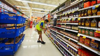 Aumenta 0.4% la tasa de inflación en EU tras aranceles de Trump