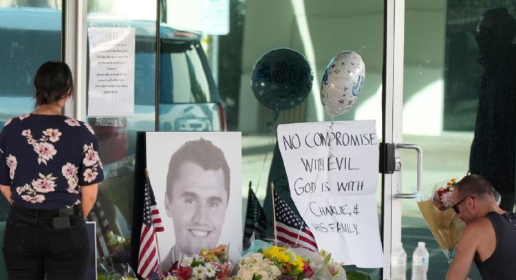 Localizan el arma utilizada en el asesinato de Charlie Kirk pero el tirador sigue prófugo