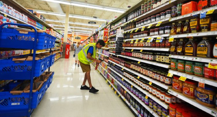 Aumenta 0.4% la tasa de inflación en EU tras aranceles de Trump