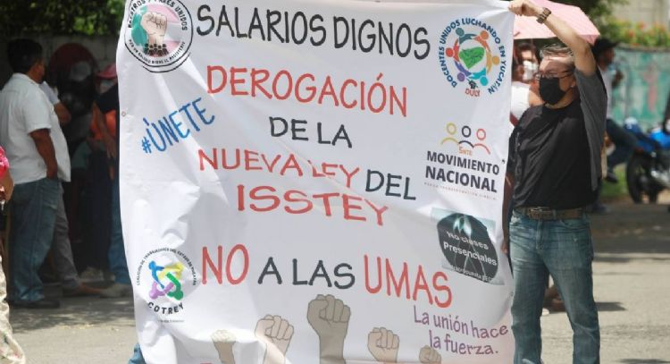 "Huacho" Díaz busca revertir Ley de ISSTEY; última reforma ocasionó tres años de protestas