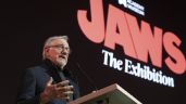 Foto ilustrativa de la nota titulada: Steven Spielberg celebra la exposición del 50 aniversario de "Tiburón" en el Museo de la Academia