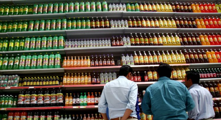 Gravamen a bebidas saborizadas genera dudas sobre impacto económico y en salud