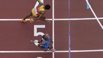 Ganador del Maratón del Mundial de Atletismo se decide en un sprint y un final de foto (Video)
