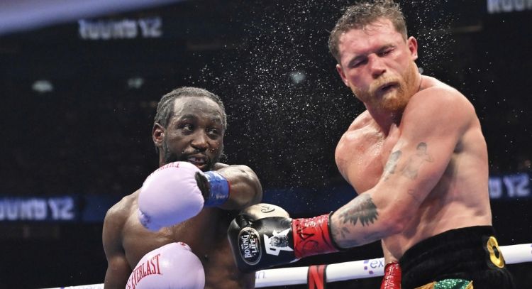 Terence "Bud" Crawford hace historia al destronar al "Canelo" Álvarez