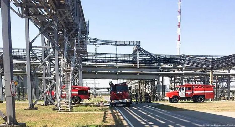 Drones ucranianos atacan una de las principales refinerías de petróleo de Rusia y provocan incendio