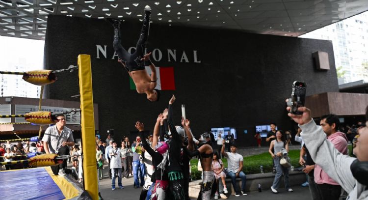 Activista trans protesta en la Cineteca Nacional con “jornada de lucha libre” (Video)