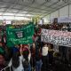 Estudiantes de la UAEM protestan durante la visita de Sheinbaum al Edomex