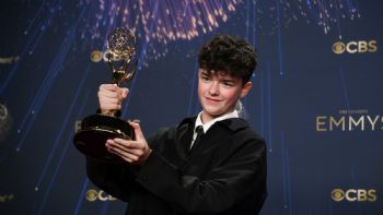 Momentos de los Emmy: Tramell Tillman, Colbert gana y un joven que salió de su zona de confort