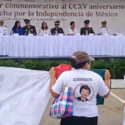 Madres buscadoras reclaman a Abelina López durante desfile por la Independencia (Video)