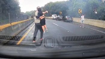 Fernández Noroña presume que Emiliano González rescató a niño de una camioneta volcada (Video)