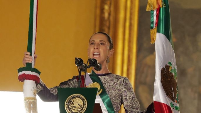 “Vivan las heroínas anónimas”: Sheinbaum dedica el Grito a mujeres, indígenas y migrantes (Video)