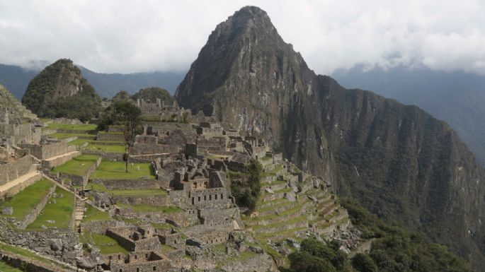 Turistas afectados por bloqueos de vía férrea hacia Machu Picchu en el sur de Perú