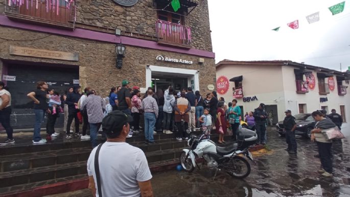 Puerta de metal le cae a un niño de 6 años en sucursal de Banco Azteca en Tepoztlán
