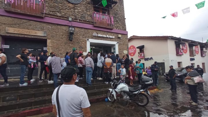 Puerta de metal le cae a un niño de 6 años en sucursal de Banco Azteca en Tepoztlán