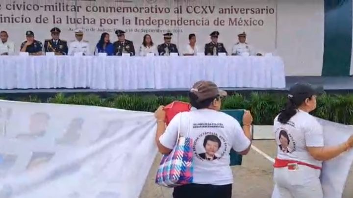 Madres buscadoras reclaman a Abelina López durante desfile por la Independencia (Video)