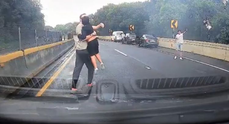 Fernández Noroña presume que Emiliano González rescató a niño de una camioneta volcada (Video)