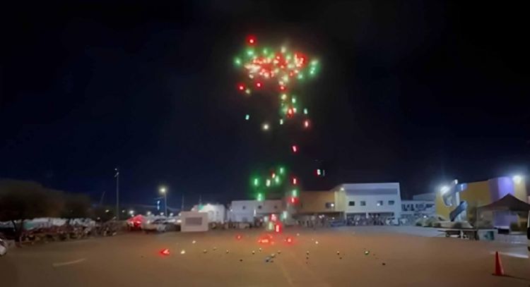 Drones chocan durante espectáculo de Grito de Independencia en Piedras Negras (Videos)