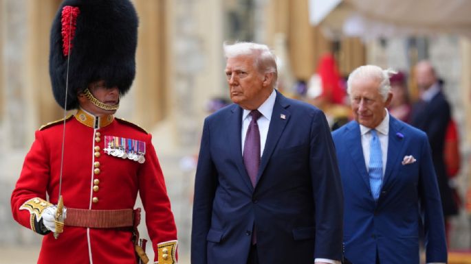Trump es recibido en Inglaterra con fastuosa pompa y ceremonia