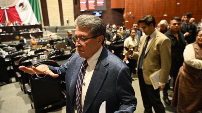 Aprueban en fast track la ley para cancelar suscripciones; Monreal alega estar en buró de crédito