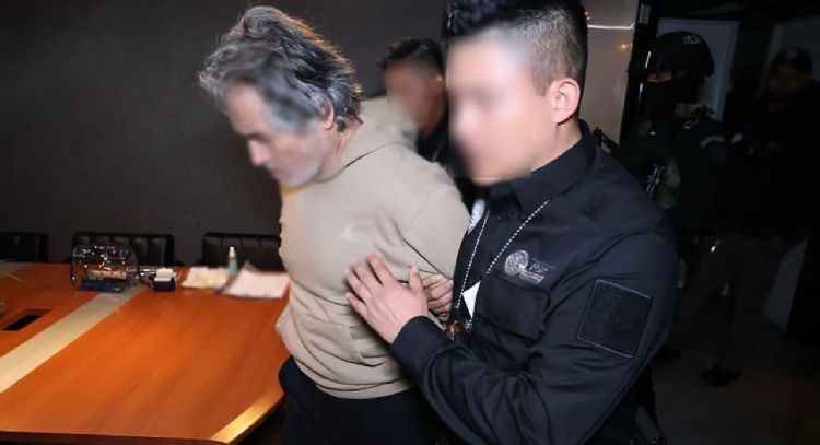 Bermúdez Requena llega a Toluca; cumplen orden de arresto en su contra (Video)