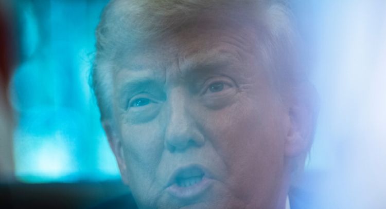 Trump afirma que ejército de EU atacó otra lancha que transportaba drogas (Video)