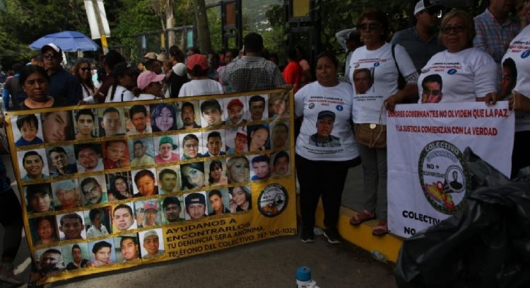 Acarreo, protestas y manotazos en el informe de Sheinbaum en Chilpancingo