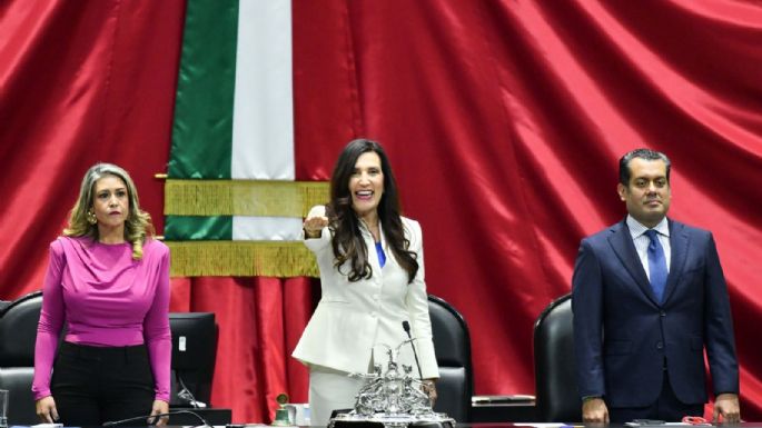 Kenia López rinde protesta como presidenta de San Lázaro: “Me comprometo a no quitar el micrófono”