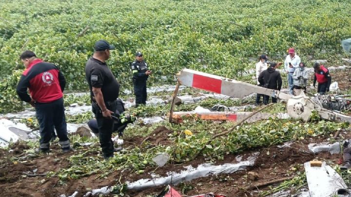 Mueren dos personas por desplome de helicóptero en Tepetlixpa