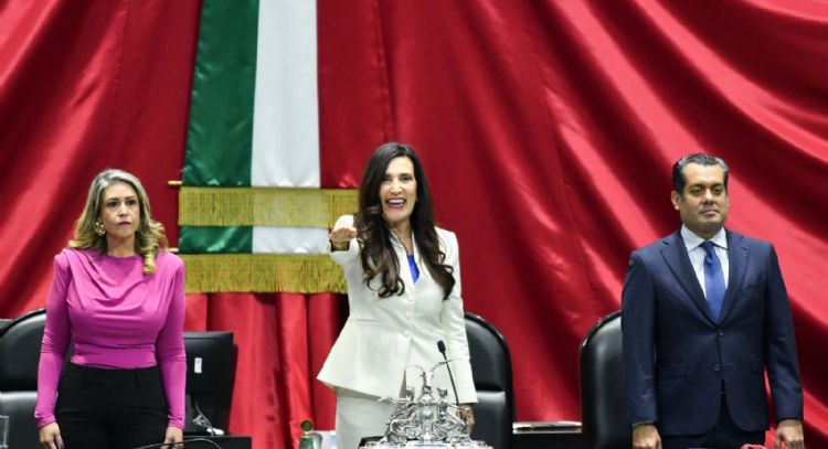 Kenia López rinde protesta como presidenta de San Lázaro: “Me comprometo a no quitar el micrófono”