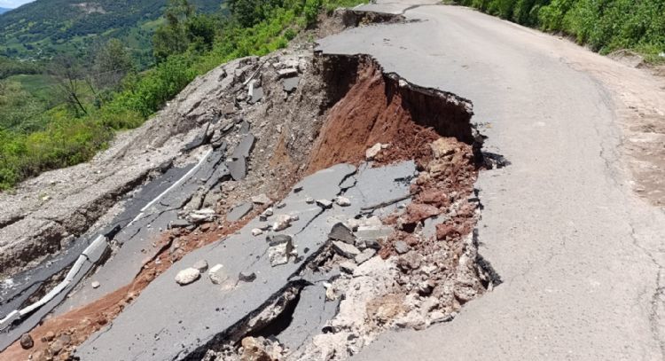 Lluvias y falta de mantenimiento dañan puente interestatal en Guerrero