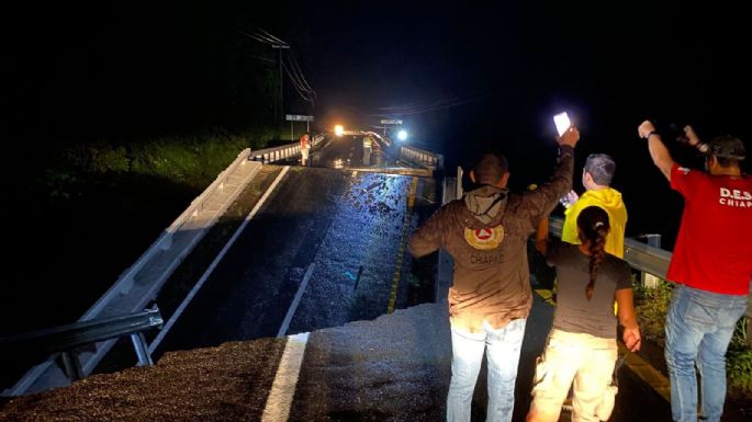 Tormentas derriban un puente de la autopista costera de Chiapas