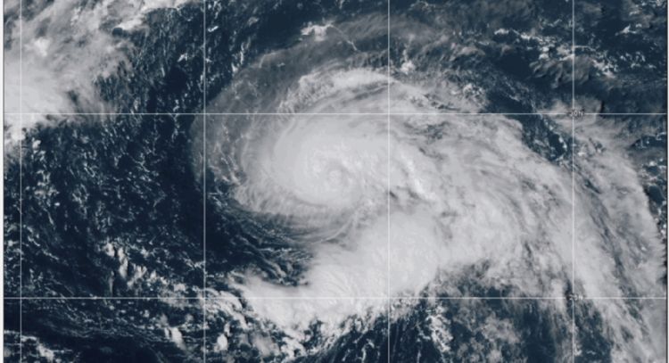 Gabrielle se convierte en huracán y se forma la tormenta tropical Narda