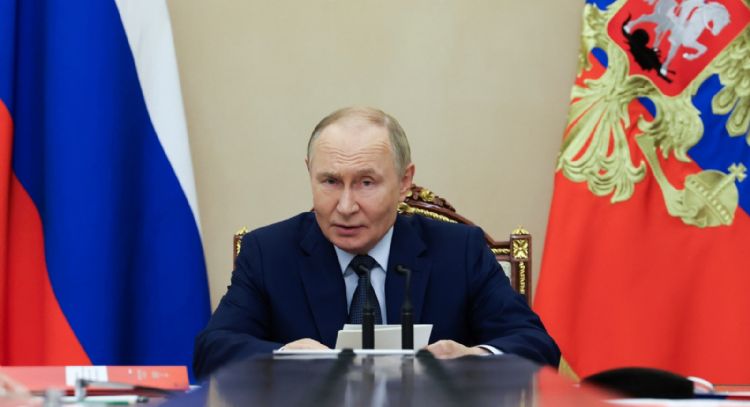 Putin anuncia que Rusia cumplirá los límites de armas nucleares por un año más