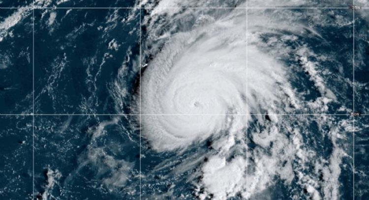 Gabrielle se intensifica rápidamente a huracán categoría 3 en el Atlántico, lejos de tierra firme