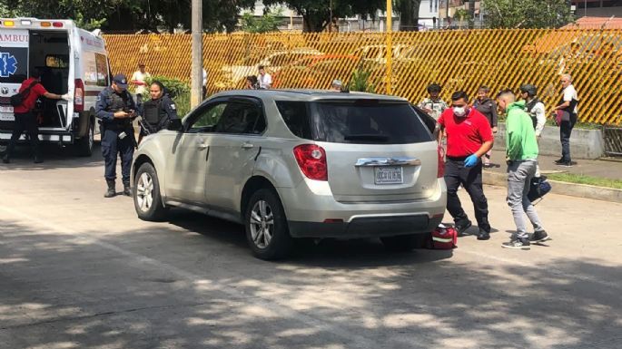 Motociclistas asesinan a dos mujeres que iban en una camioneta en Uruapan; una niña resultó herida
