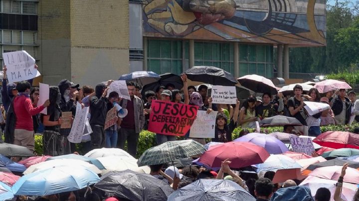 Marchan alumnos de la UNAM para exigir seguridad ante asesinato de estudiante en el CCH Sur