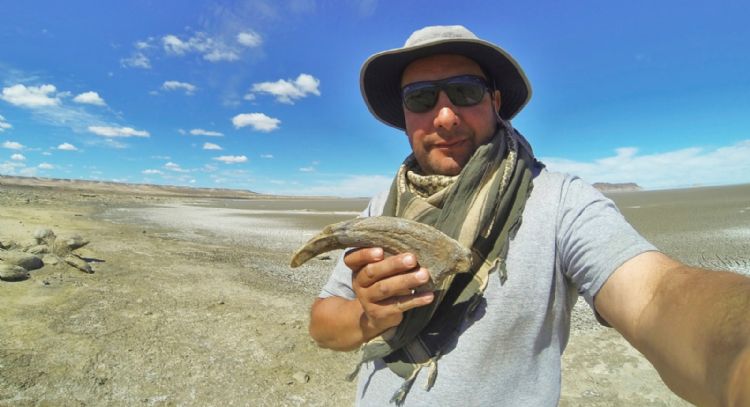 Descubren dinosaurio con poderosas garras en Argentina