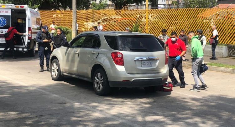 Motociclistas asesinan a dos mujeres que iban en una camioneta en Uruapan; una niña resultó herida