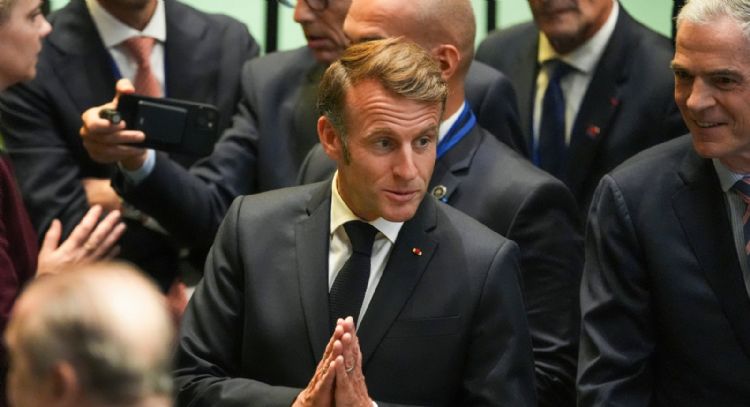 “Todo está parado por ti”: Entre calles cerradas por la policía de NY, Macron llama a Trump (Video)