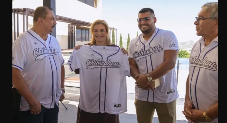 Gobernadora de Chihuahua felicita a Uziel Muñoz por su actuación en el Mundial de Atletismo