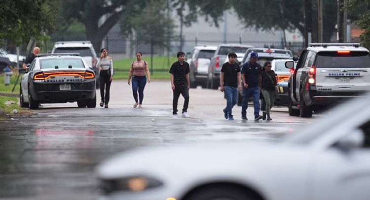 El FBI dice que las municiones en la escena del tiroteo en Dallas contenían mensajes contra el ICE